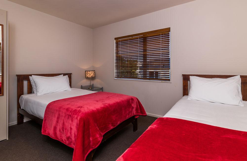 Twin Peaks Lakeside Inn Taupo Eksteriør bilde