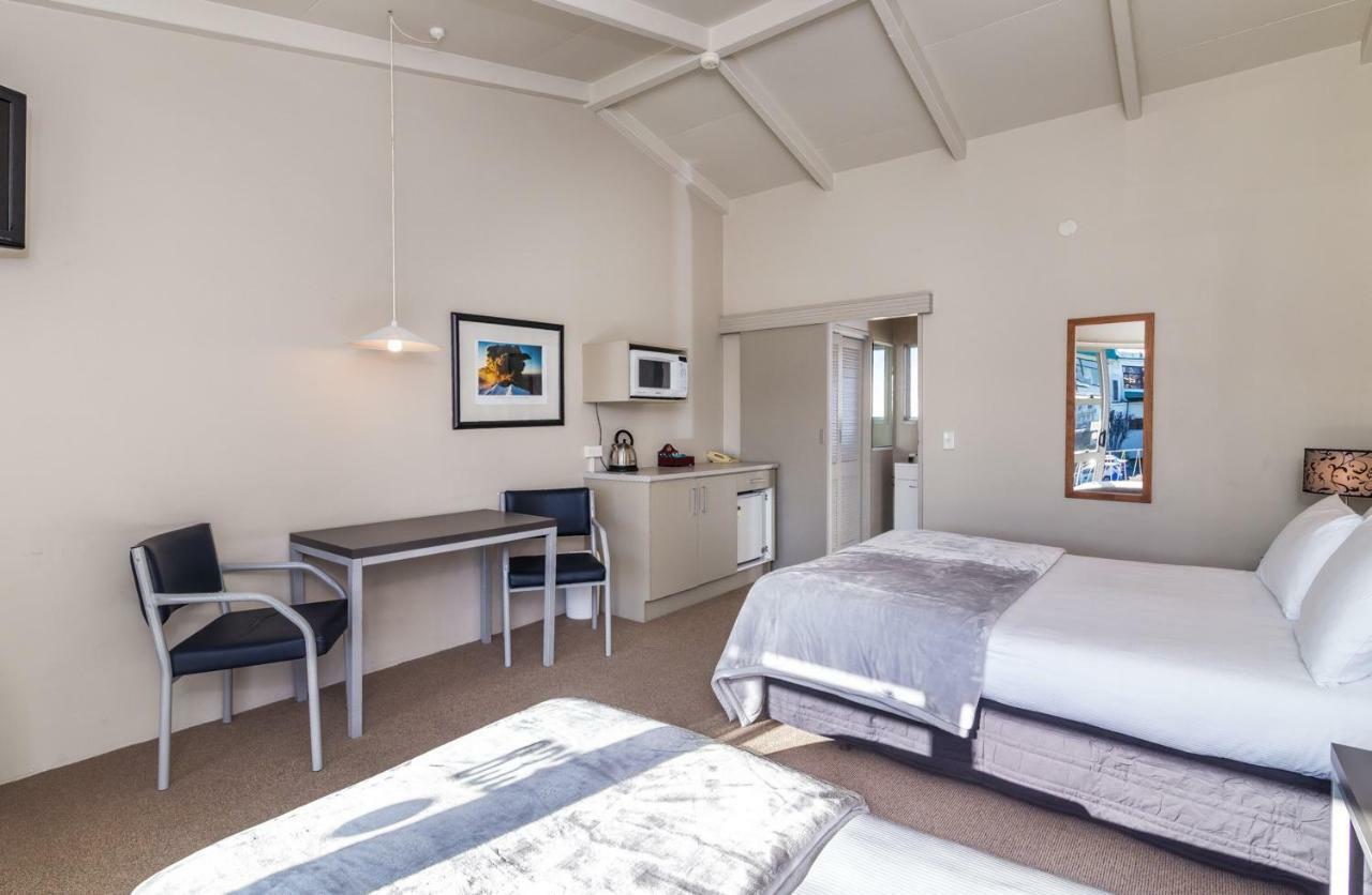 Twin Peaks Lakeside Inn Taupo Eksteriør bilde